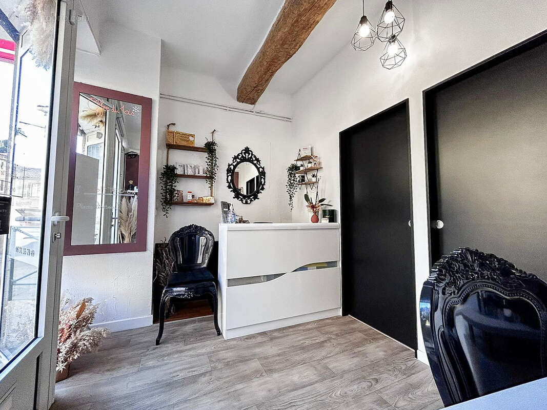 Local commercial 40 m2 loué - pierrefeu-du-var - photo 2