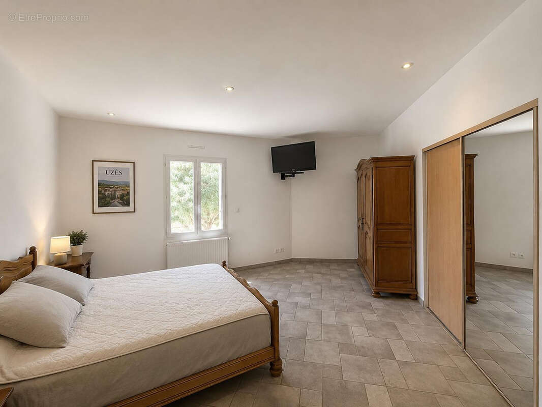 À UZÈS immeuble de 250 m2 avec 2 habitations - photo 5