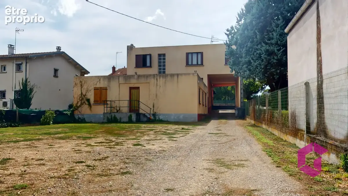 12 Min au Sud Issoire, 5kms A75 Propriété avec appartement et local professionnel sur terrain 3000M2 - photo 14