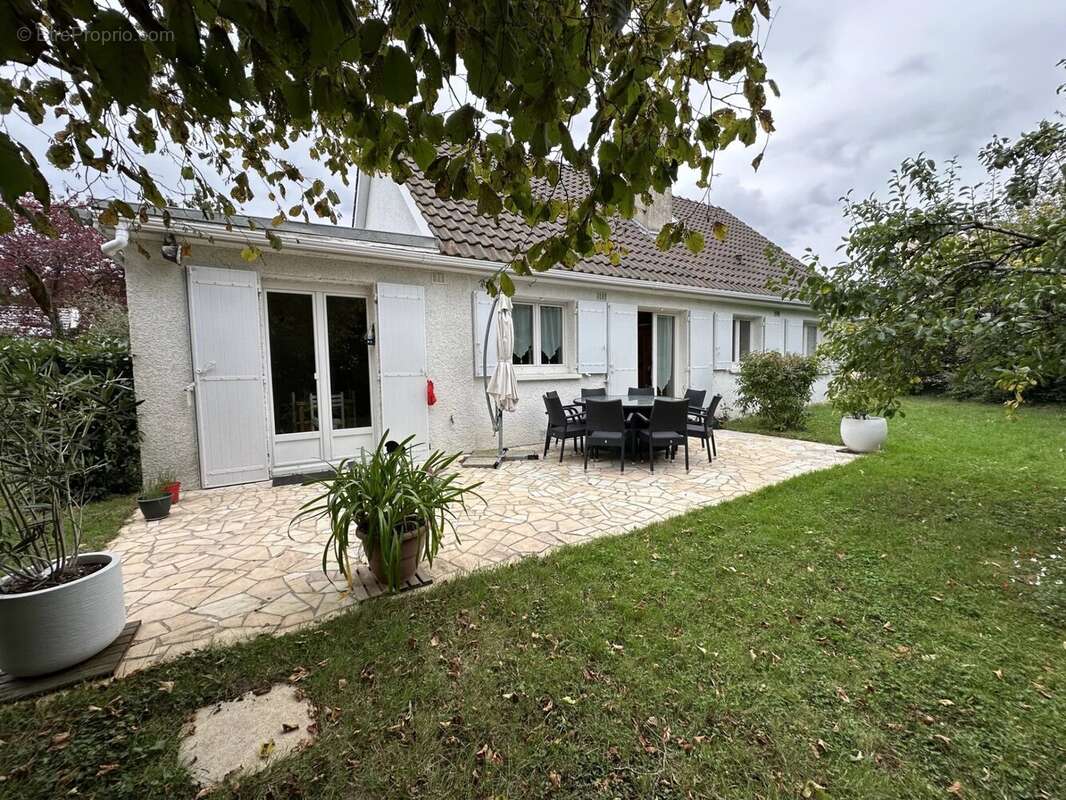 Maison à LE MESNIL-SAINT-DENIS