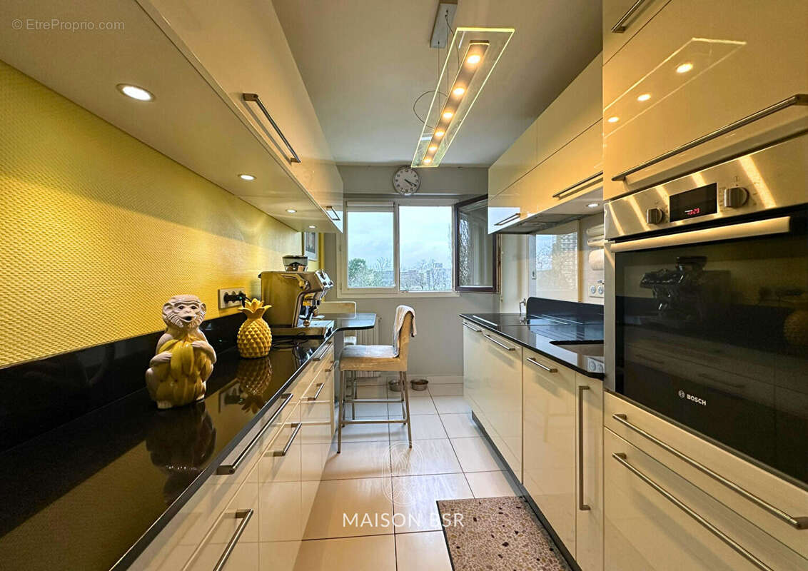 Bel Appartement Type 3 lumineux avec Vue  sur la Loire 80 m2 au 7 è étage avec parking et cave. - photo 6