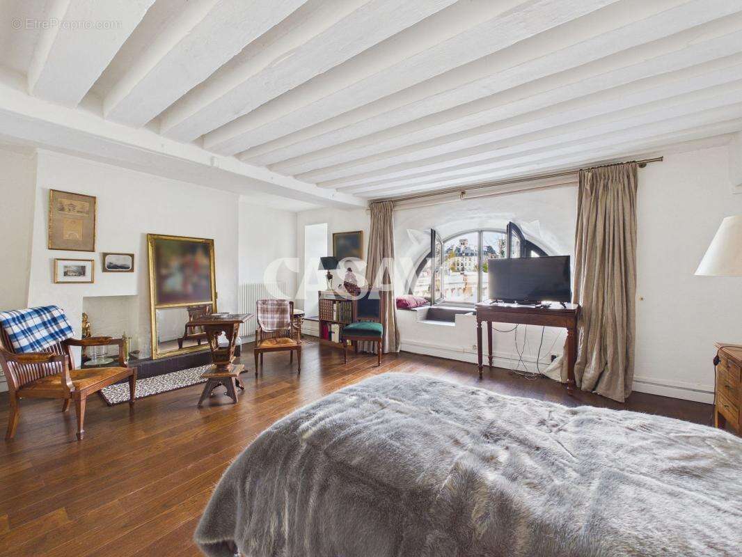 Appartement à PARIS-1E