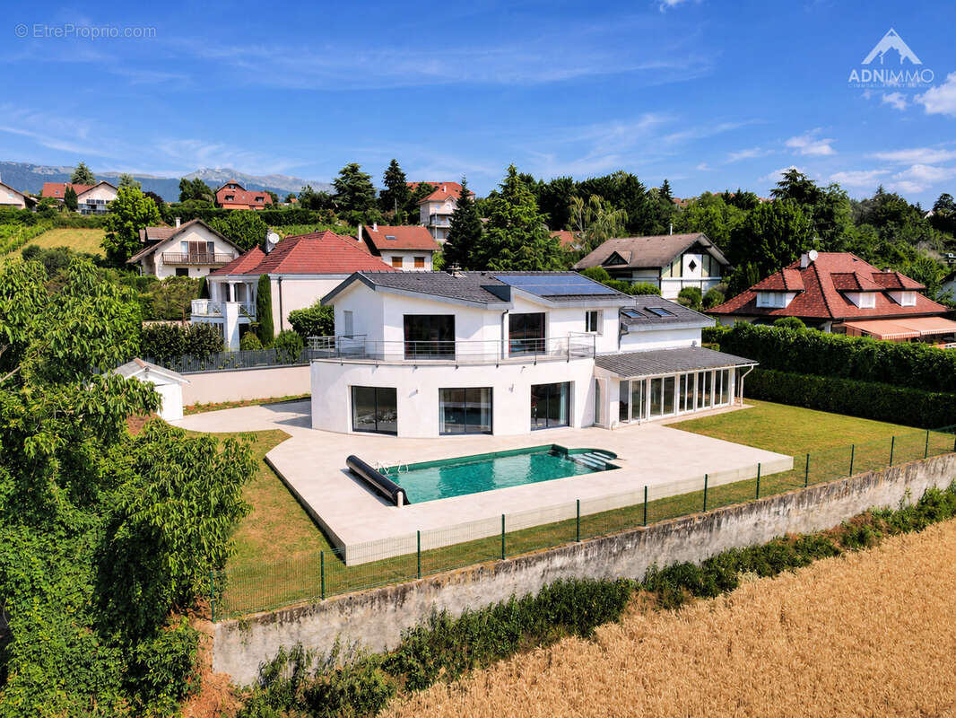 Maison à CHALLEX
