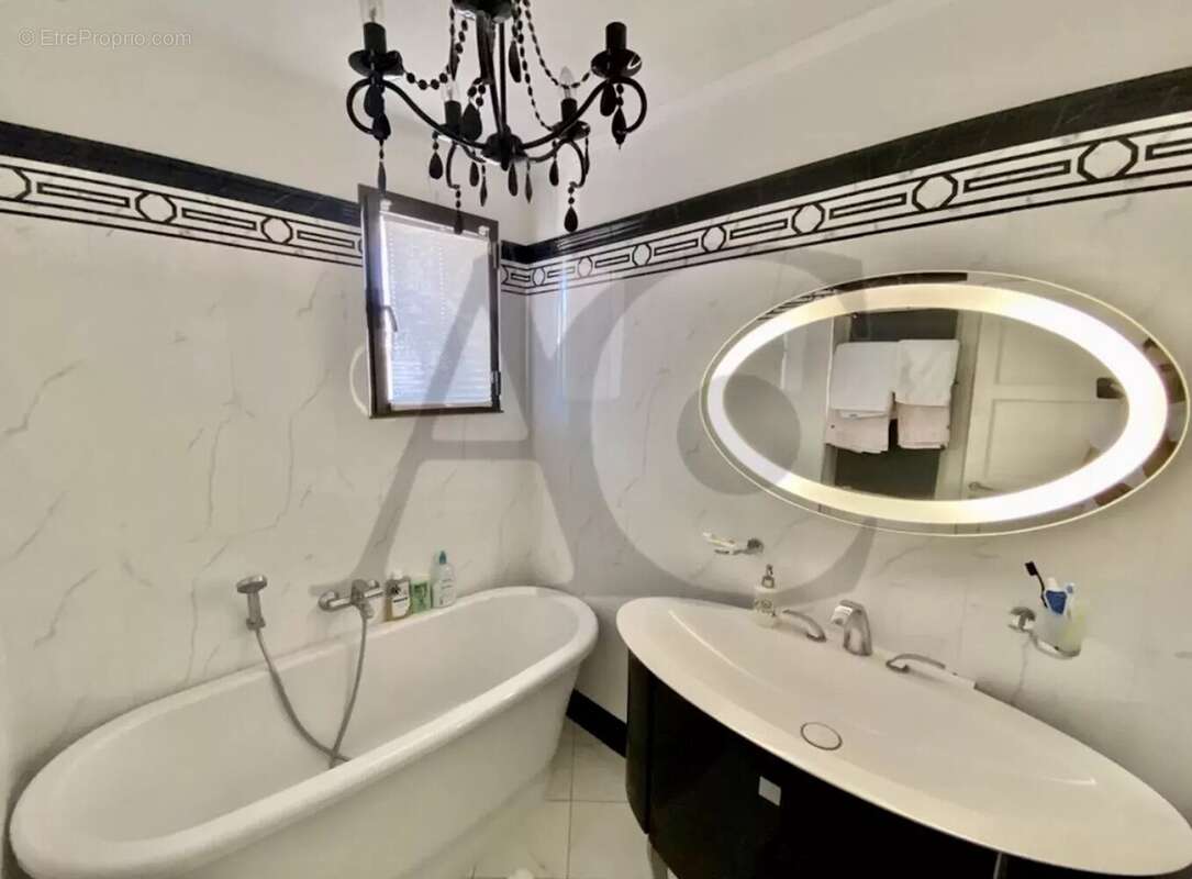 Maison à VILLENEUVE-LOUBET