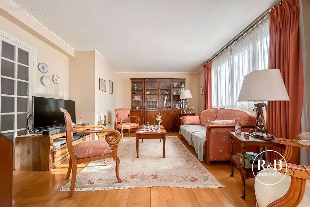 Appartement à LES CLAYES-SOUS-BOIS