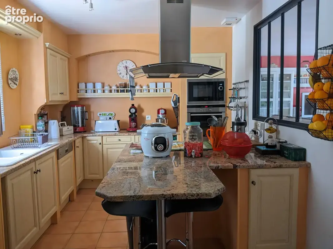 AUPS, superbe villa sur 2510 m 2 de terrain au calme. - photo 10