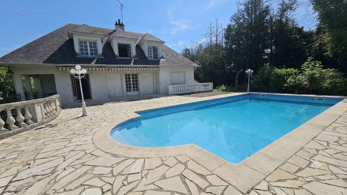 Maison à VARENNES-VAUZELLES