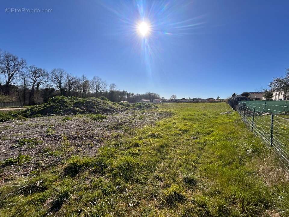 Terrain 1200 m² à Trelissac  - photo 2