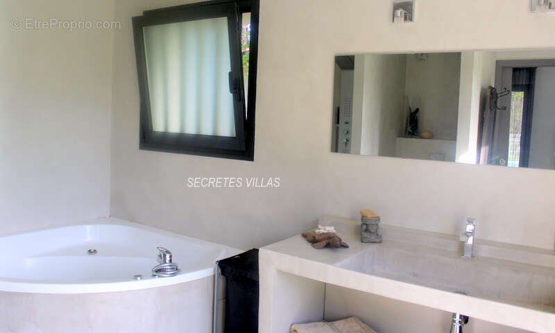 Maison à CAMBLANES-ET-MEYNAC