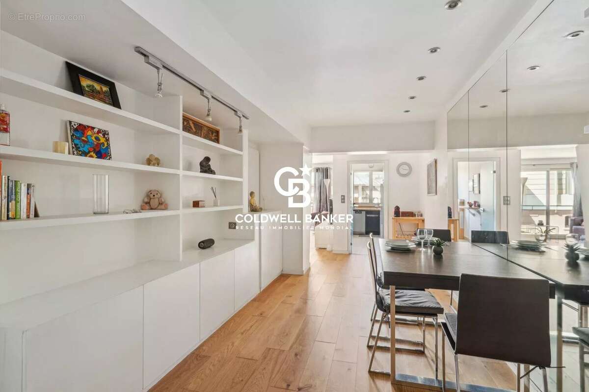 Appartement à PARIS-16E