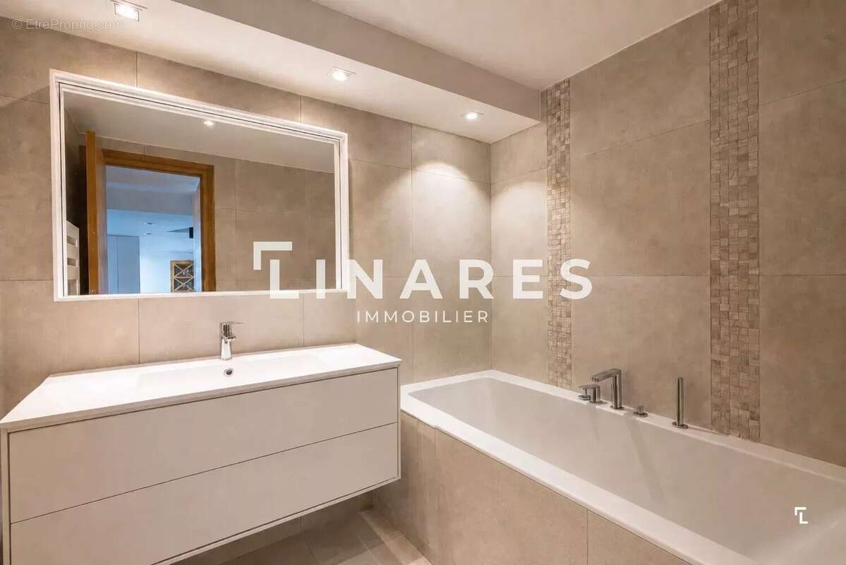 L'ÂME DU ROUCAS -  Villa prestige T3/4 - Vue mer - Garage - Piscine - Terrasses – 13007  Roucas Blanc - photo 13