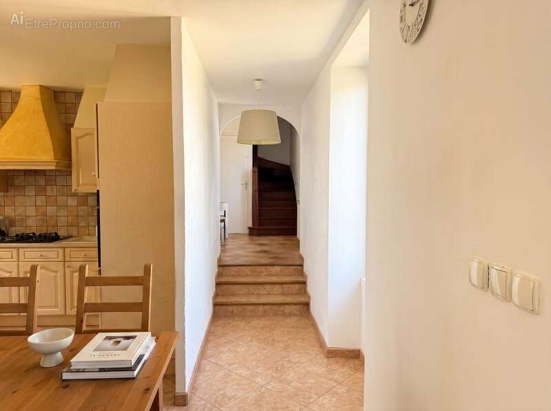 Longère en pierre – 150,76 m² – 6 pièces – 5 chambres – Terrain 6 345 m² – Dépendances – Hangar – Sous-sol complet - photo 10