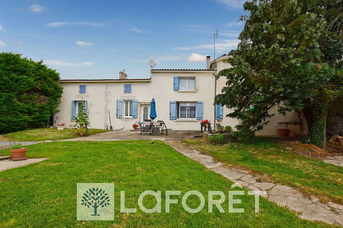 Maison à EPARGNES
