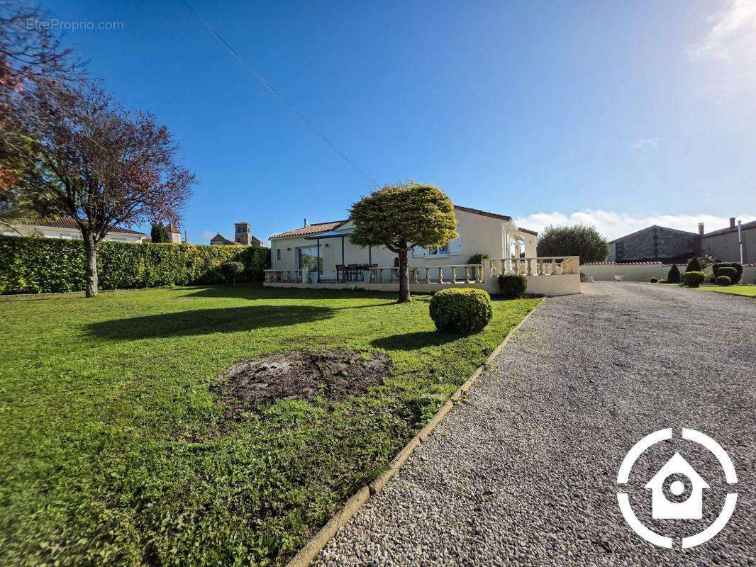 Maison à JUILLAC-LE-COQ