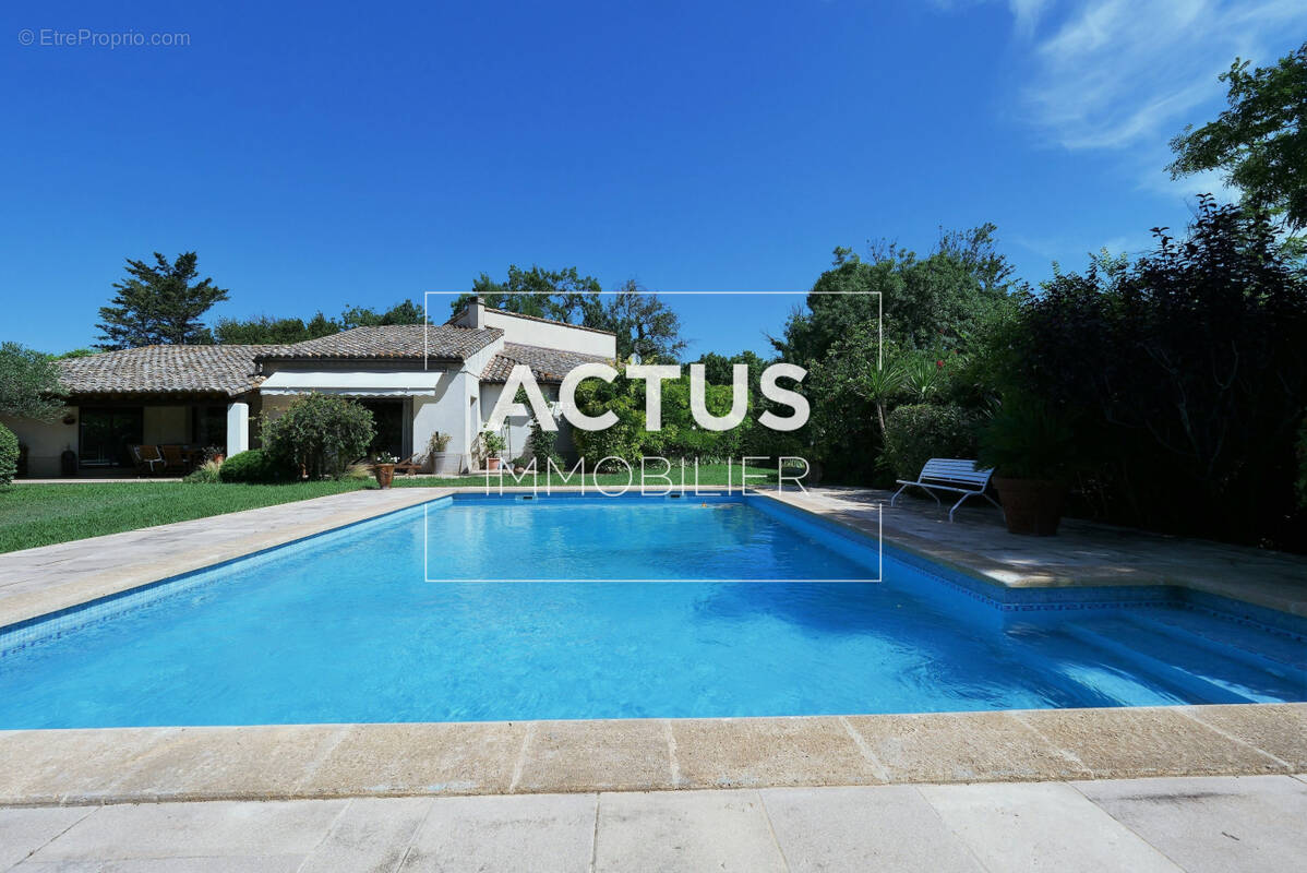 Maison à SAINT-MARTIN-DE-CRAU