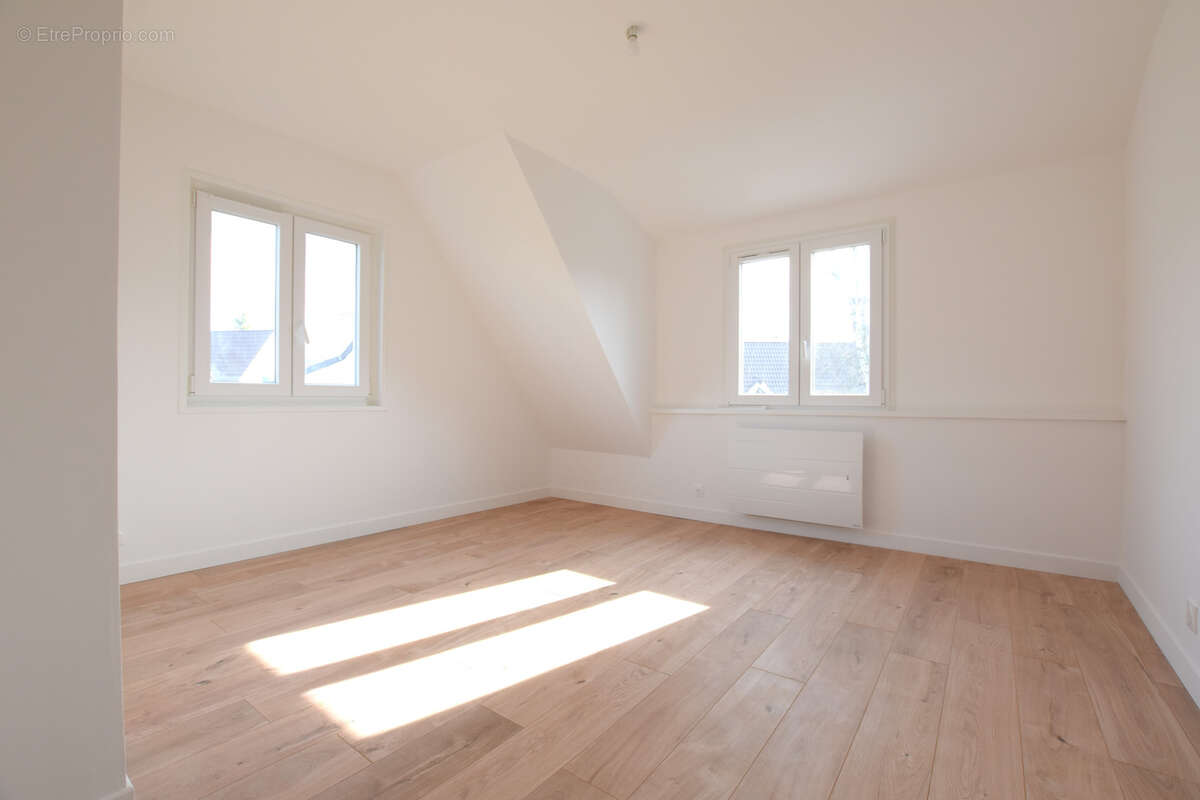 Maison à LES ESSARTS-LE-ROI