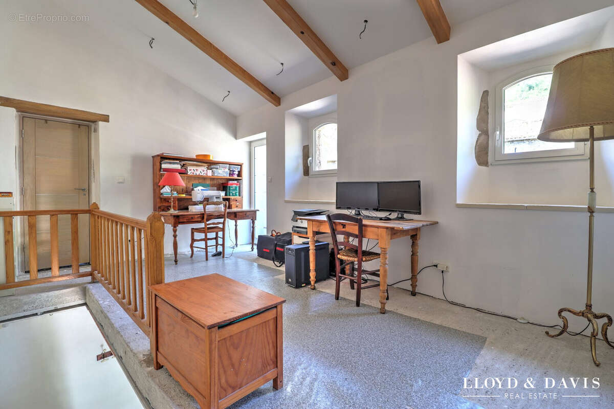Maison 186 m² à Meyrannes  - photo 9
