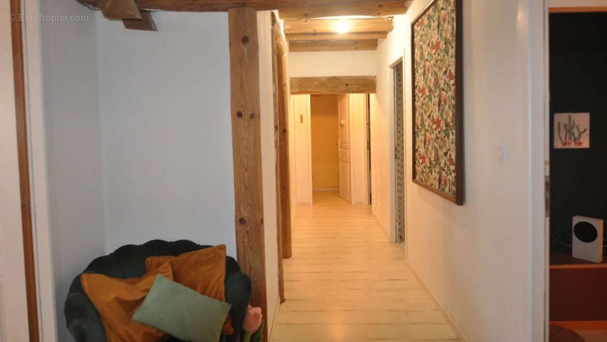 Maison de 187 m²  offrant 4 chambres avec piscine - photo 12