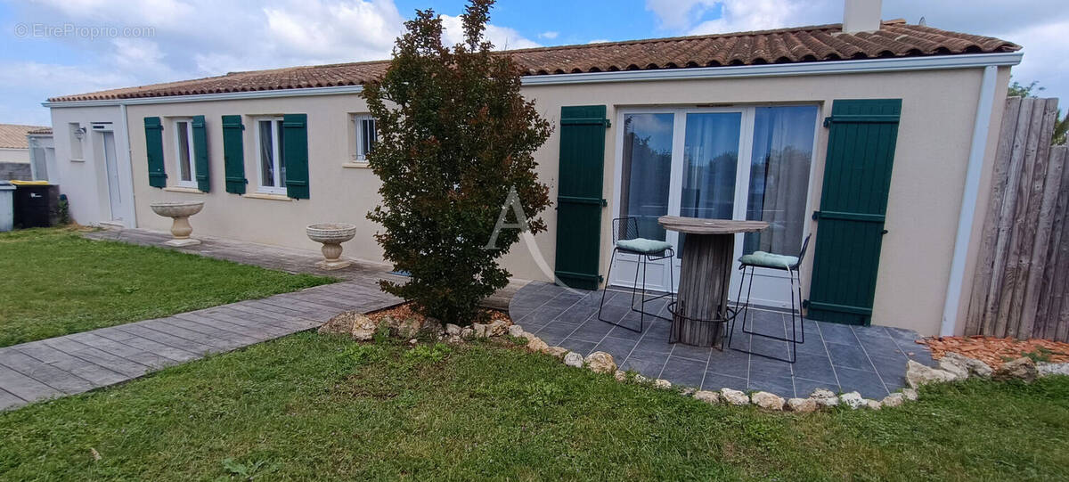 Maison à MARENNES