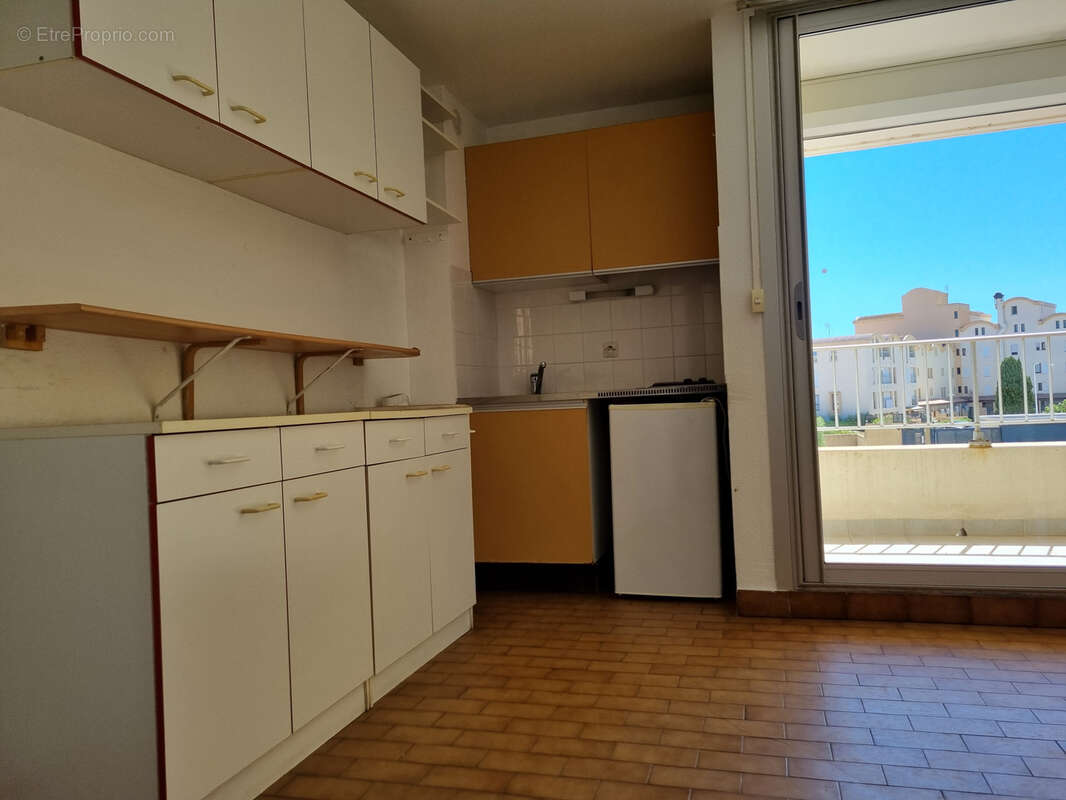 A vendre - gruissan - au coeur du port et proche de plage du grazel -  appartement 4 couchages - terrasse - pi - photo 6