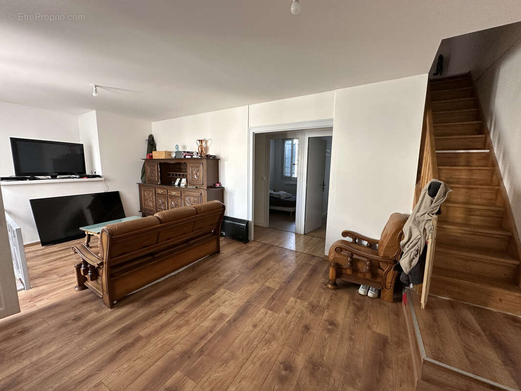 Appartement à LA ROCHE-CHALAIS