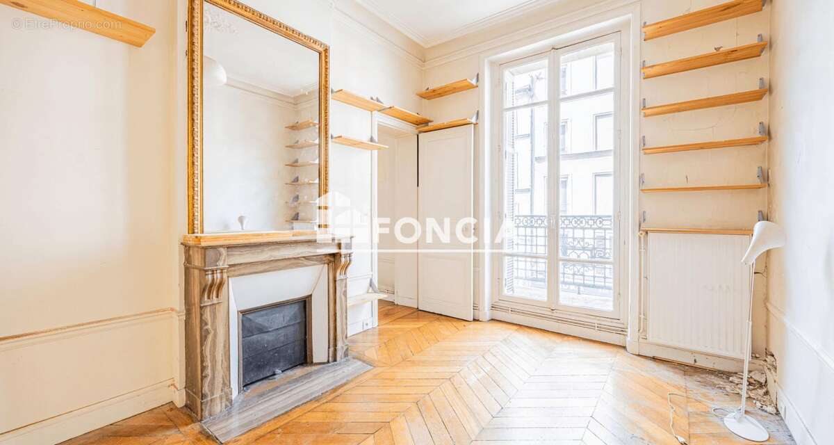 Appartement à PARIS-11E