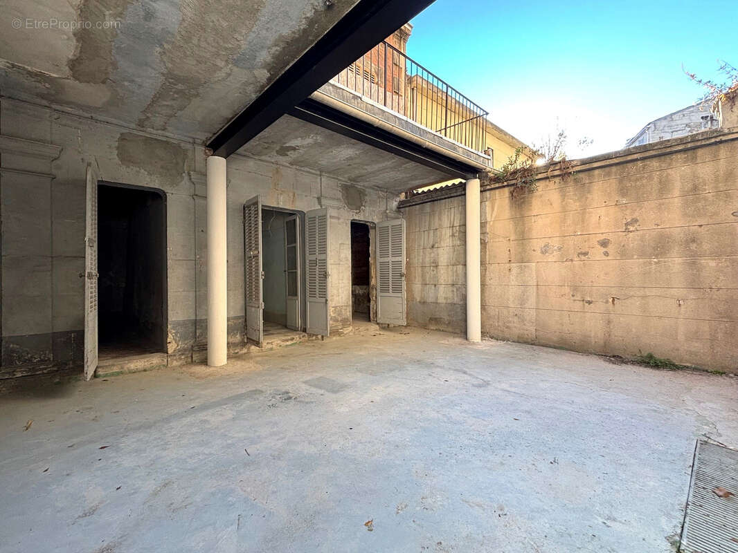 Appartement T2 + cour + dépendance - photo 4