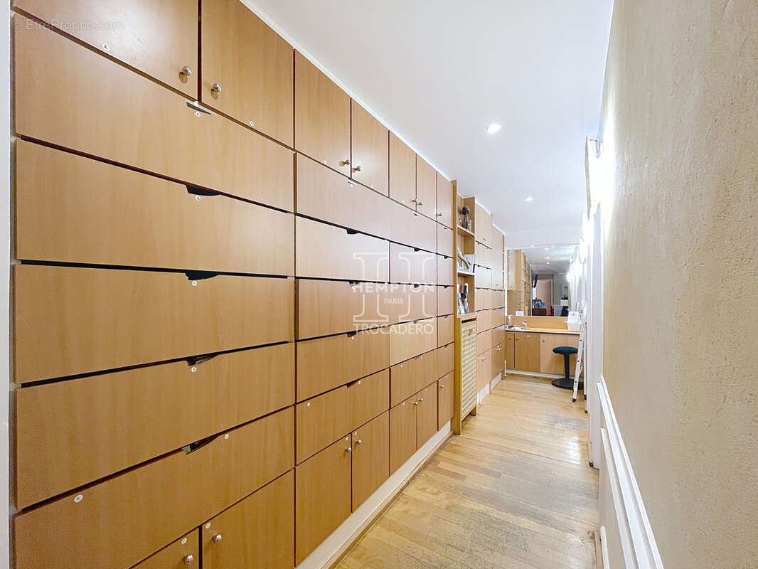 Commerce à PARIS-16E