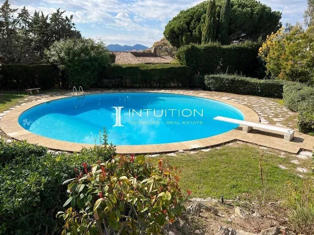 Cannes - Croix-des-Gardes : Appartement rez-de-jardin dans une résidence avec piscine d'une superficie totale de 44,06 m² - photo 11