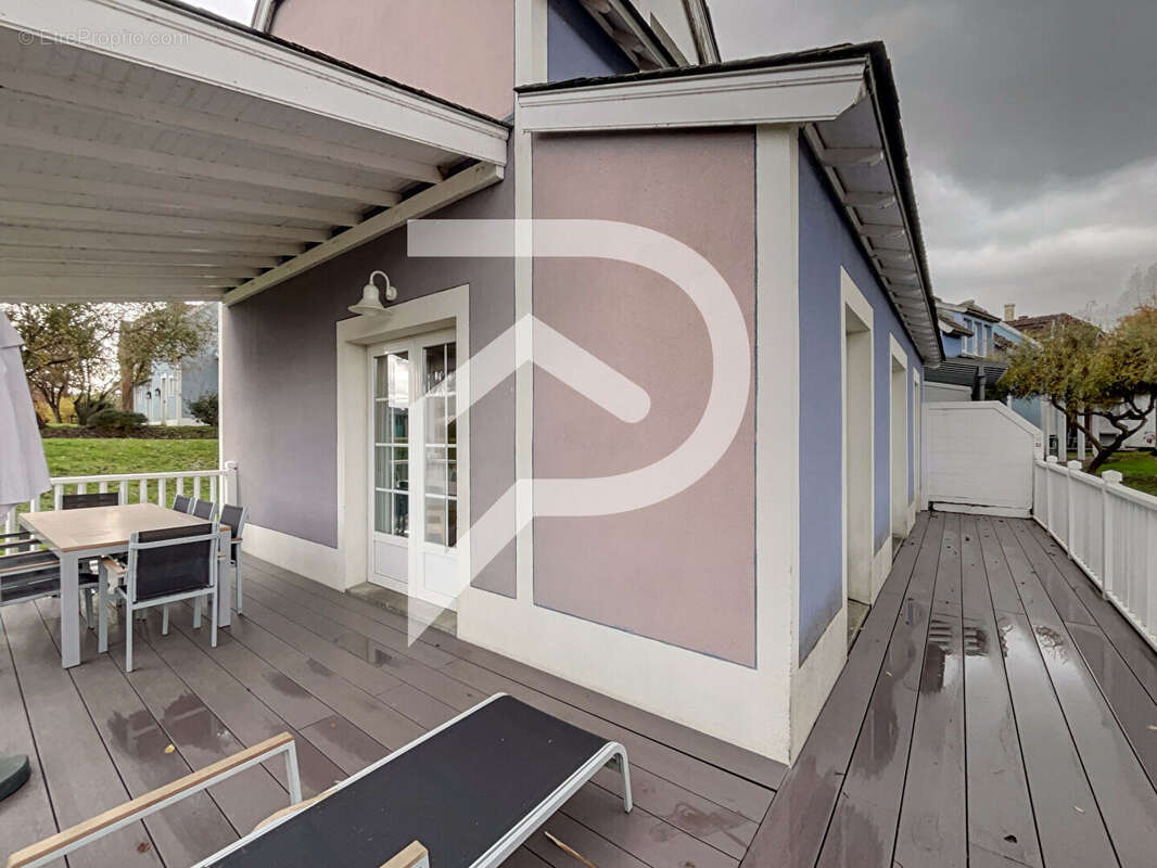 Maison à CHAMOUILLE