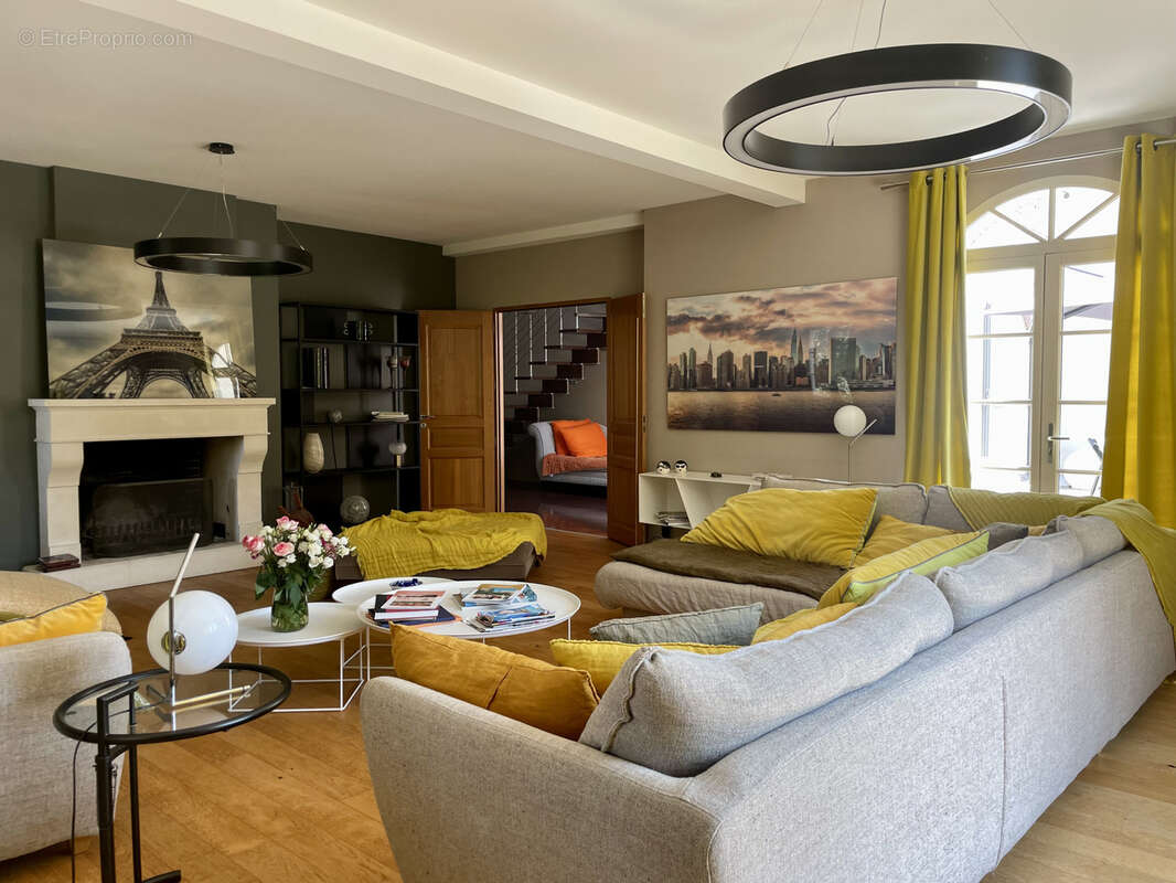 Maison à SAINT-YRIEIX-SUR-CHARENTE