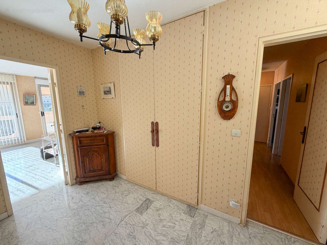 Appartement à SAINT-LAURENT-DU-VAR