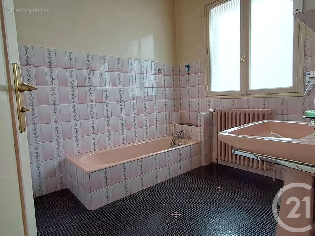 Maison à SAINT-MAUR-DES-FOSSES