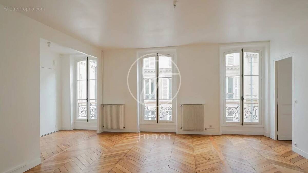 Appartement à PARIS-8E