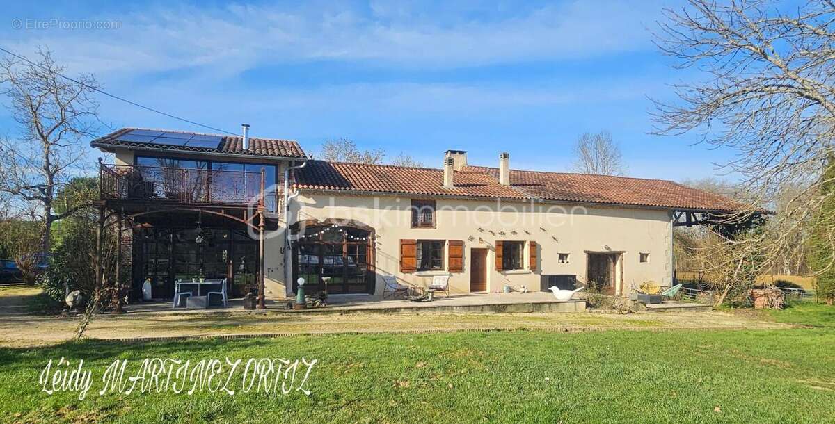 Maison à VIC-FEZENSAC