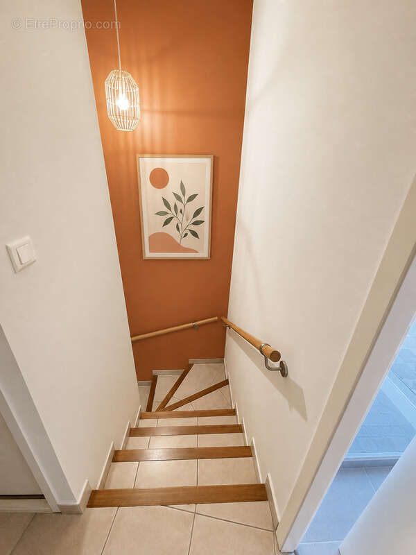 LE BEAUSSET CENTRE   L’esprit maison : 3 chambres, terrasse, jardinet & parking - photo 9