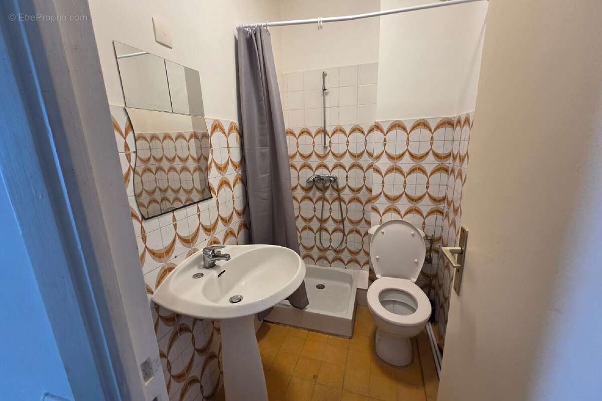 Appartement à SAINT-LAURENT-DU-VAR