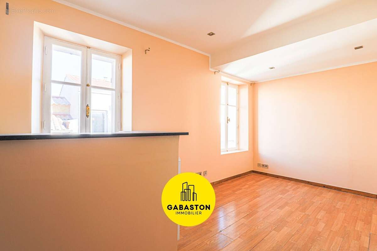 Appartement à MARSEILLE-7E
