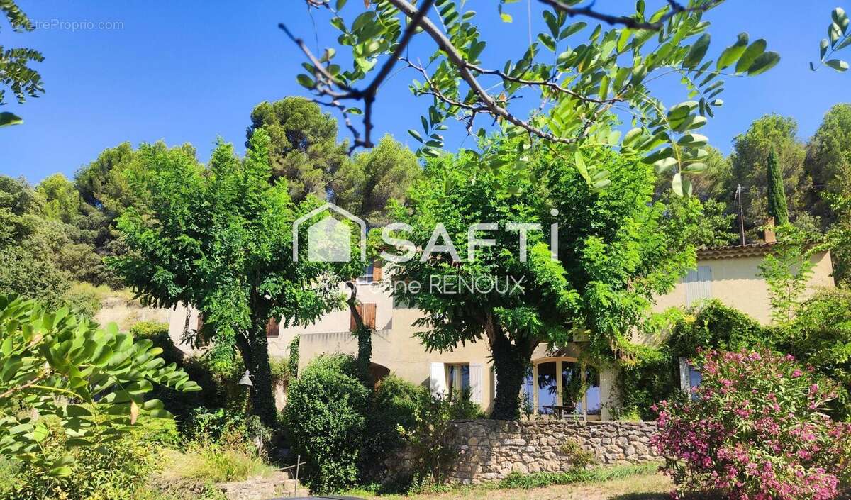 Maison 400 m² à Vaugines  - photo 2