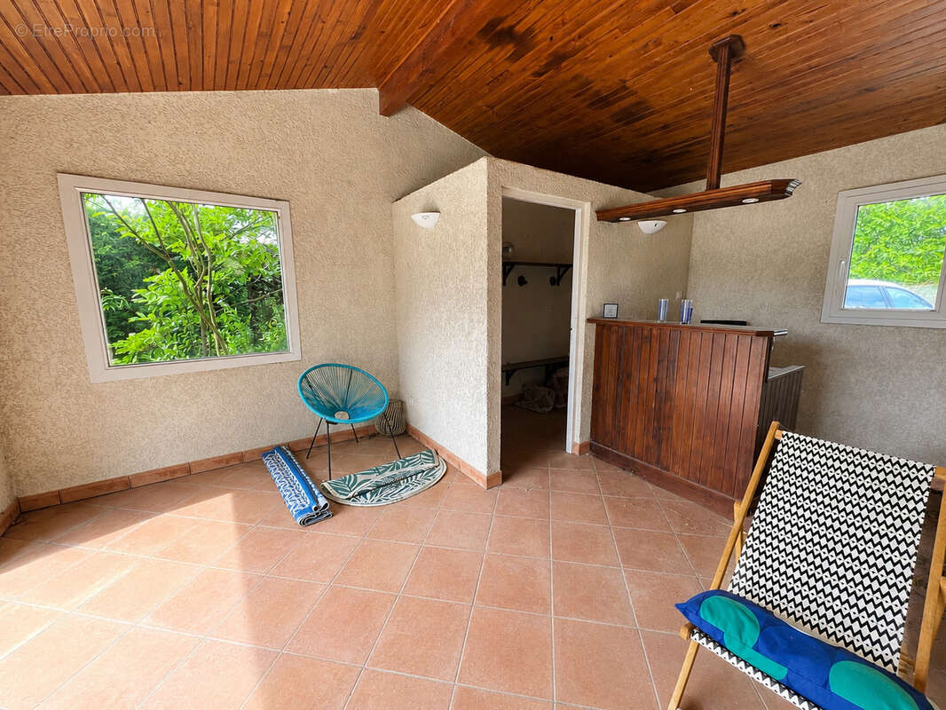 Maison T6 de 200m2 habitable avec garage 35m2 et nombreuses dépendances, le tout sur une parcelle terrain arbo - photo 9