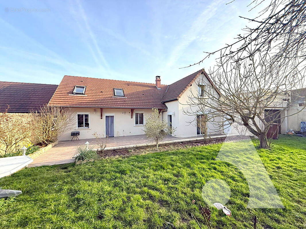 Maison à ESTREES-SAINT-DENIS