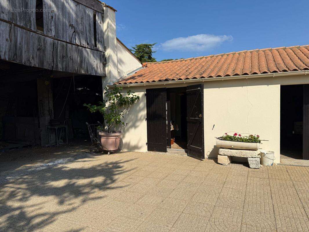17190 - " Ancienne ferme" - Ensemble Immobilier 10 pièce(s) 147 m2 - LILEAU - - photo 9