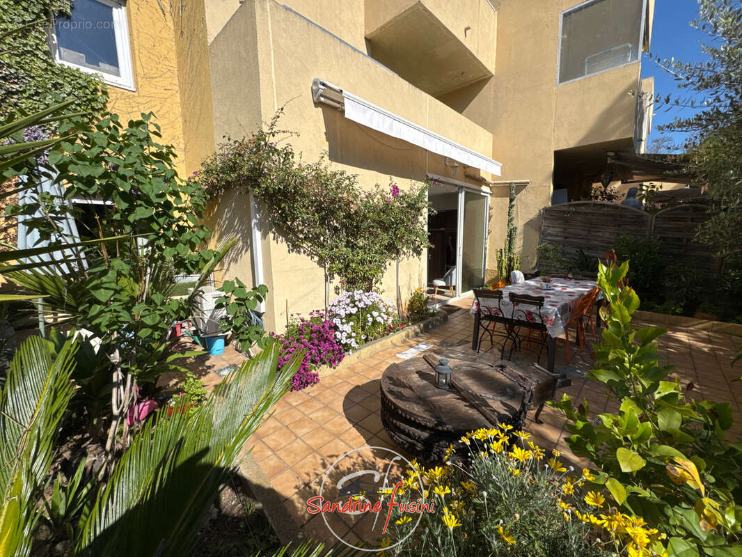 Appartement à CARROS