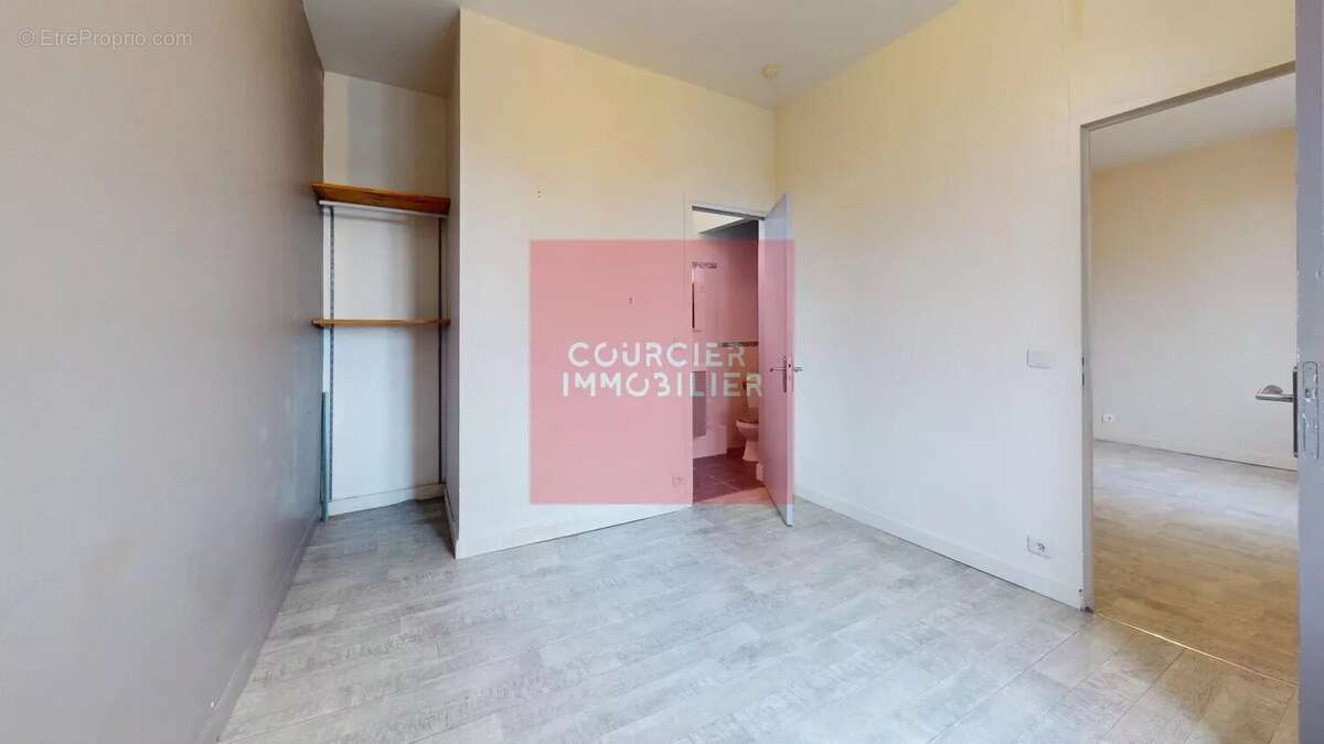 Maison à LE MESNIL-SAINT-DENIS