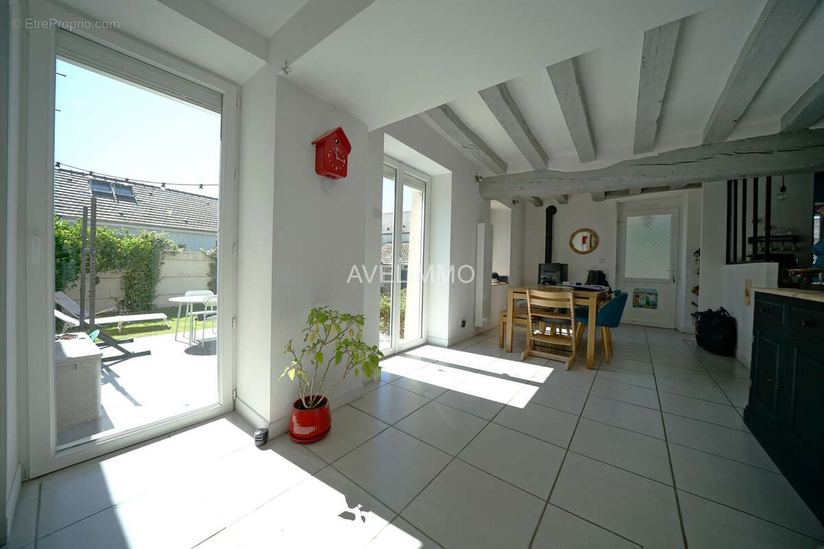 Maison à LA QUEUE-LES-YVELINES