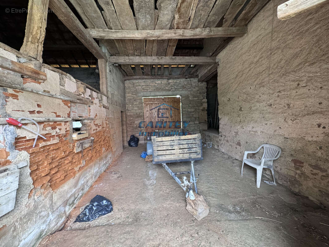 Ferme de 119 m2 sur un terrain de 1828 m2 située sur la commune de LA VERGENNE - photo 10