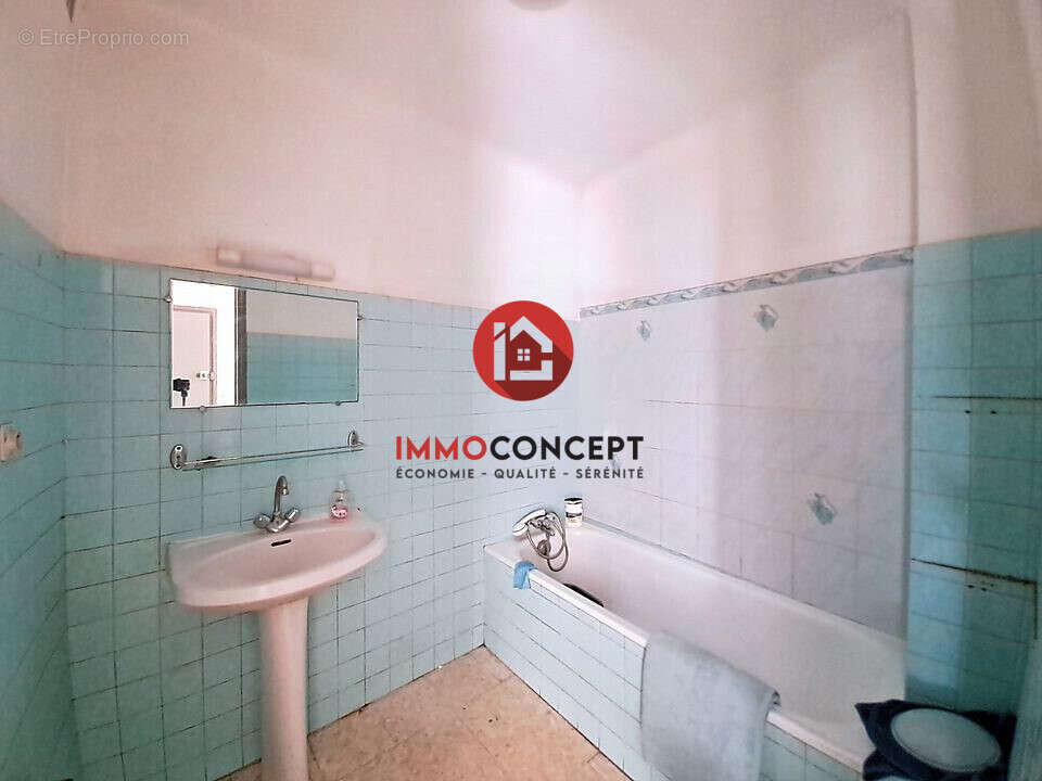 Appartement à ROQUEMAURE