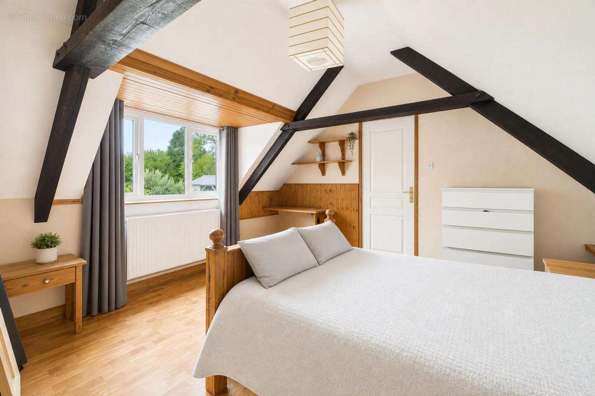 Maison à LA ROCHE-DERRIEN