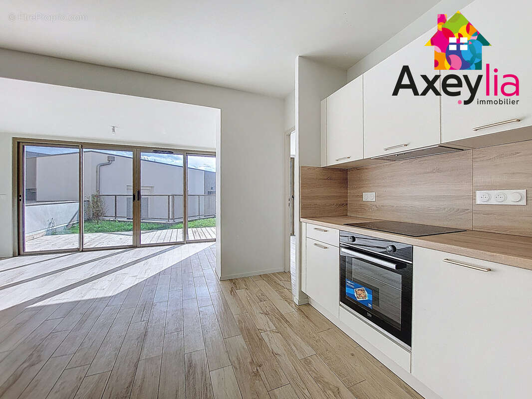 A vendre - roanne hyper centre - appartement t2 62 m2 avec exterieur, parking privé et cave (lot 14) - photo 3