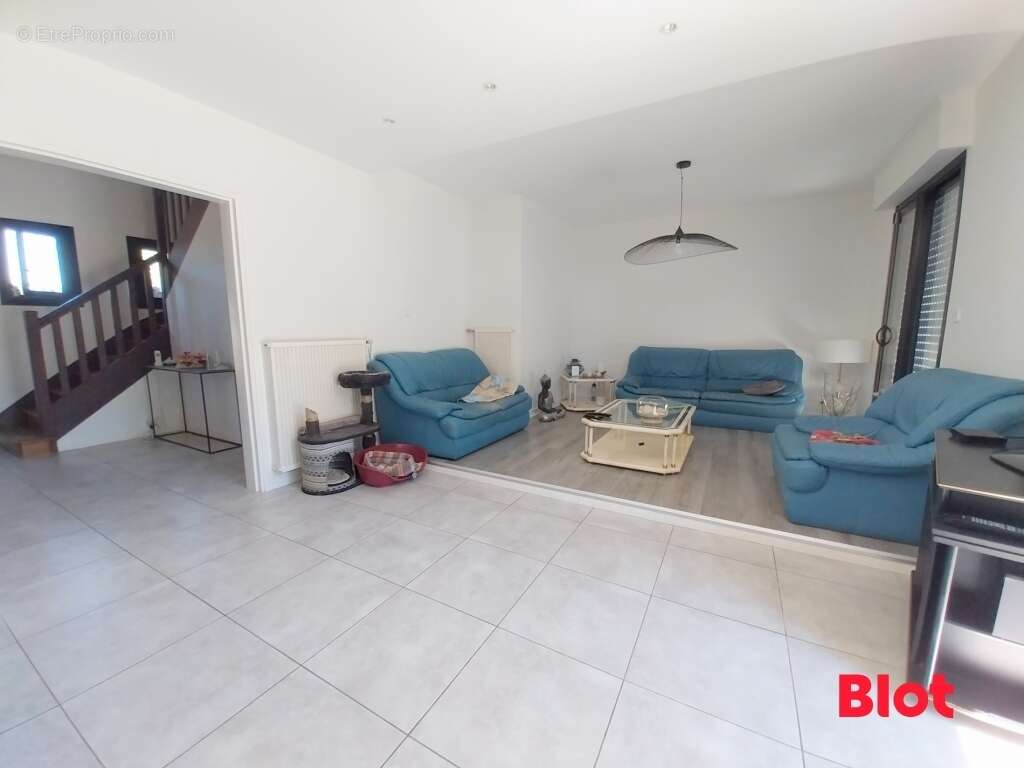 Maison 180 m² à Caudan  - photo 3
